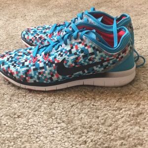Nike Free Runners Sz7